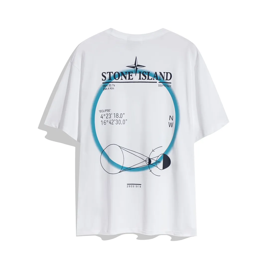 W611#P110💰 [Stone lsland/Stone Island summer new eclipse halo short-sleeved T-shirt] ⚠️[Original creation, high control of details] Made of 260 grams of combed cotton, 32-count double yarn - Simple basic versatile style, original quality, the first choice for couples. - Made in a large factory, four needles and five threads on the shoulder, neatly routed, high quality workmanship. - Same style for men and women, very versatile, one piece for each hand, the details are clearly visible. Color: Black White Size: M L